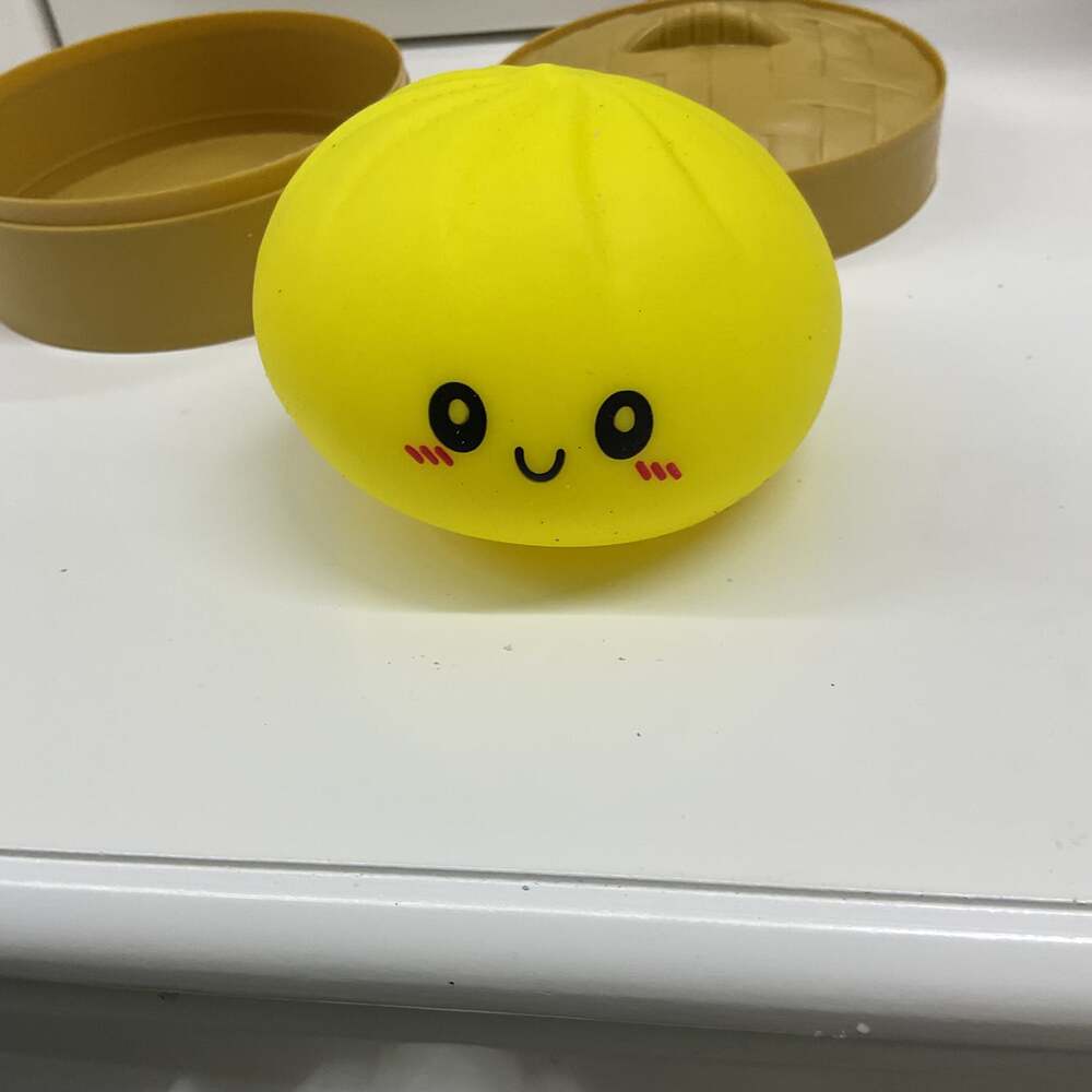 Squeezy Dumpling Fidget Toy – Soft Squishy Stress Relief Bun with Mini Bamboo-St